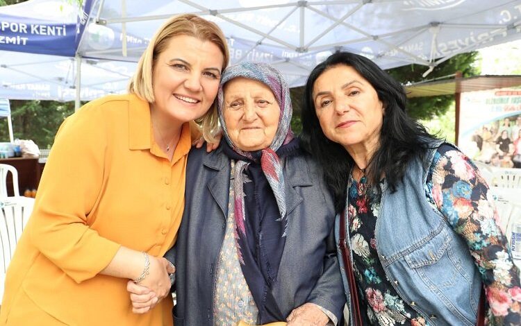 Kocaeli Alzheimer Yaşam Evi’nde 2’nci yaşını coşkusu Kocaeli Alzheimer Yaşam Evi’nde 2’nci yaşını coşkusu