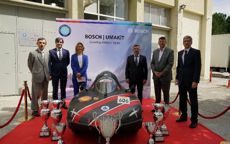 Bosch, UMAKİT’in Teknoloji Atölyesi’ni yeniledi Bosch, UMAKİT’in Teknoloji Atölyesi’ni yeniledi
