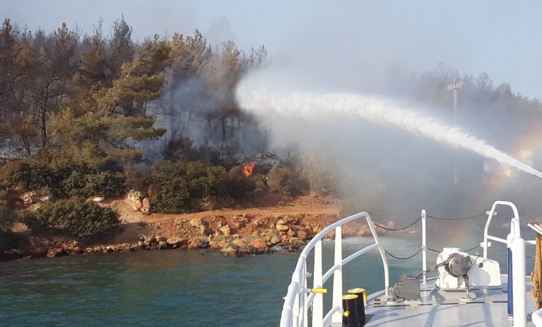 Bodrum’daki yangına denizden müdahale