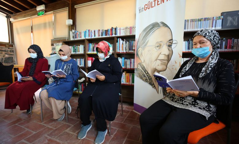 Bursa Nilüferli kadınlar Gülten Akın şiirleriyle buluşuyor