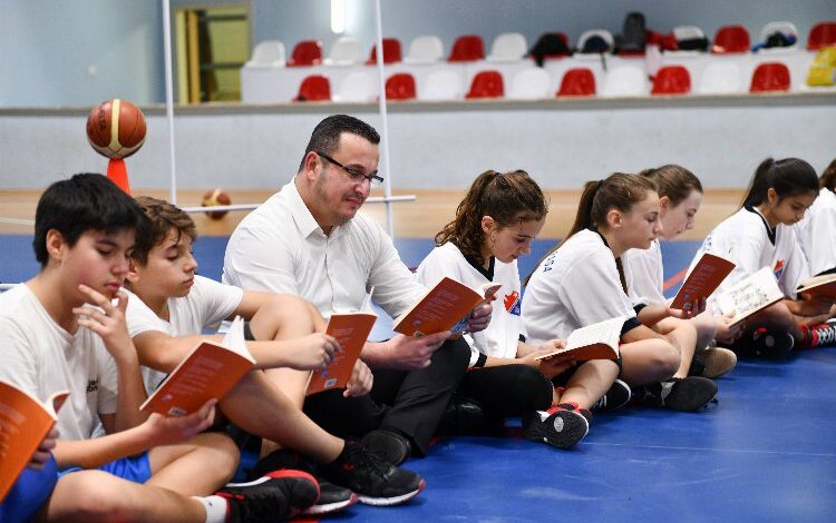 Bursa Mustafakemalpaşa’da önce kitap, sonra spor Bursa Mustafakemalpaşa’da önce kitap, sonra spor