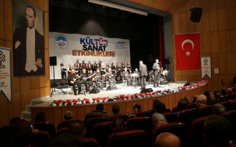 Kayseri Büyükşehir’den unutulmaz “Türkü” gecesi