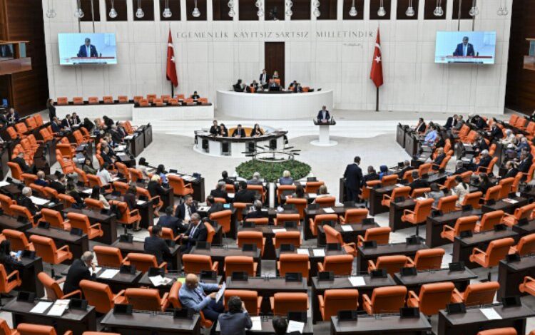 1,1 trilyon liralık ek bütçe kabul edildi