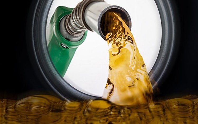 Motorinin ardından benzine de 71 kuruş zam geldi