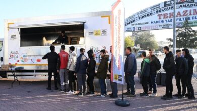 Konya’da sanayide çalışan gençlerle buluştu
