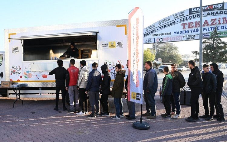 Konya’da sanayide çalışan gençlerle buluştu