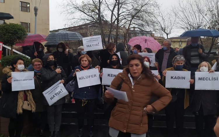 Bursa’da kadınlar ‘Serpil Şentürk’ duruşması için toplandı