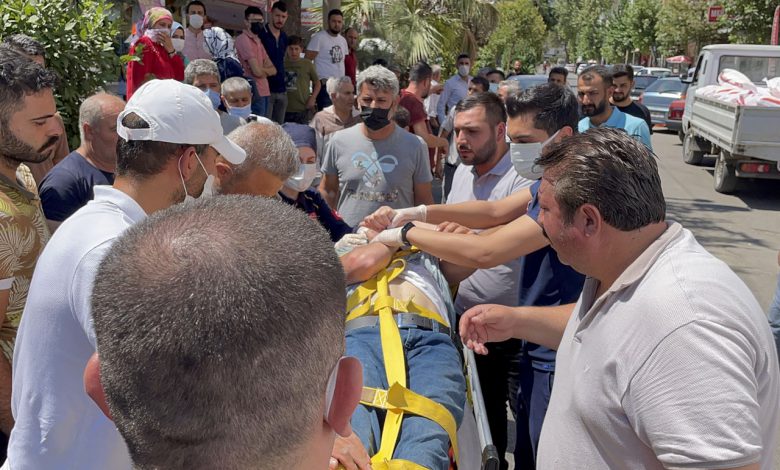 Adıyaman’da otomobile çarpan motosiklet sürücüsü yaralandı Adıyaman’da otomobile çarpan motosiklet sürücüsü yaralandı