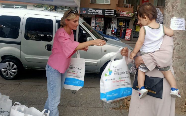 Kocaeli İzmit’in hasat sebzeleri vatandaşla buluşuyor