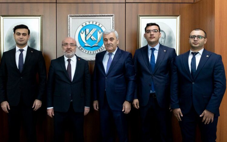 Azerbaycan Cumhuriyeti Diaspora Bakan Yardımcısı’ndan KAYÜ Rektörü’ne ziyaret Azerbaycan Cumhuriyeti Diaspora Bakan Yardımcısı’ndan KAYÜ Rektörü’ne ziyaret