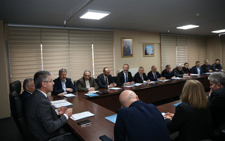 Memduh Büyükkılıç’tan istişare toplantısı Memduh Büyükkılıç’tan istişare toplantısı