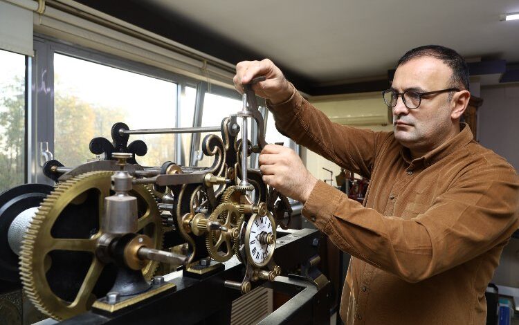 Tophane’de zaman tıkır tıkır işliyor Tophane’de zaman tıkır tıkır işliyor