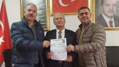 Edirne Keşan’da öğrencisine aday adaylığı formunu teslim etti