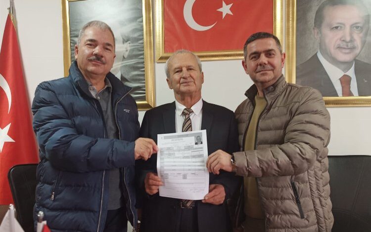 Edirne Keşan’da öğrencisine aday adaylığı formunu teslim etti Edirne Keşan’da öğrencisine aday adaylığı formunu teslim etti