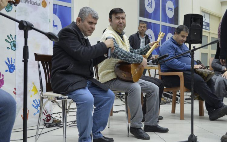 İş İnsanı Adem Mağralı görme engellilerle bir araya geldi İş İnsanı Adem Mağralı görme engellilerle bir araya geldi