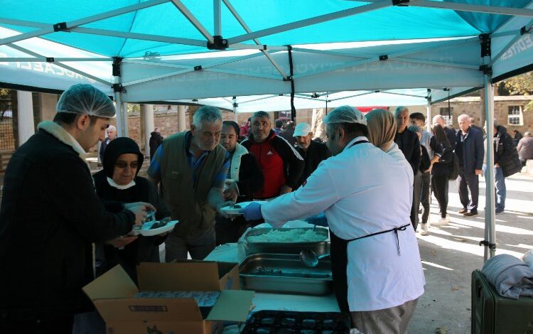 Kocaeli Atatürk’ün anısına ikram dağıttı