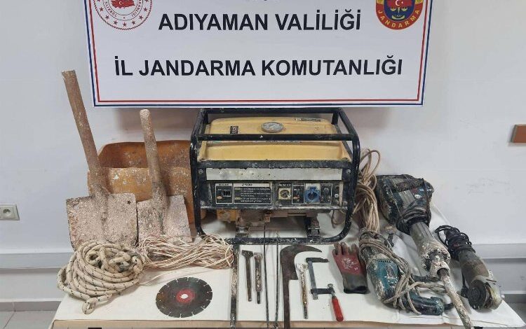 Adıyaman’da kaçak kazıya suçüstü Adıyaman’da kaçak kazıya suçüstü