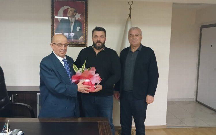 İzmit Belediyesi şoförlerin gününü kutladı İzmit Belediyesi şoförlerin gününü kutladı