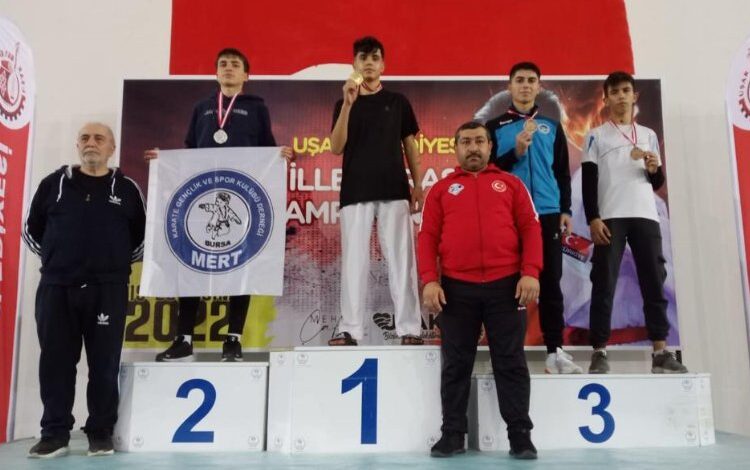 Sakaryalı karateciler madalyaları topladı Sakaryalı karateciler madalyaları topladı