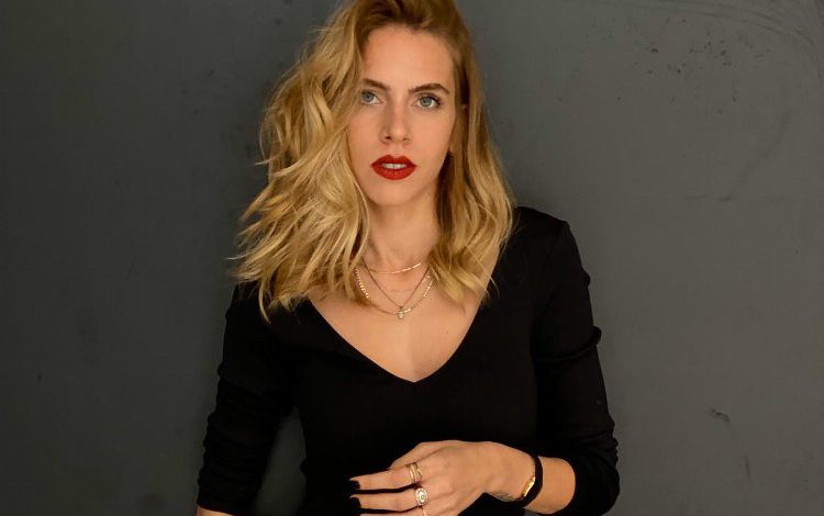 Melis İşiten imza gününde hayranlarıyla buluştu