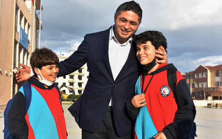 İzmir Aliağa’da kütüphanesiz okul olmayacak