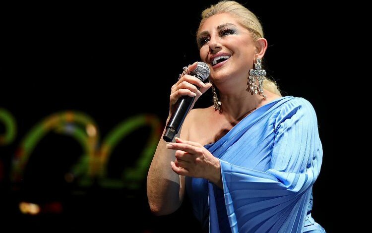 Bergama’da 18 bin kişilik konserle muhteşem final Bergama’da 18 bin kişilik konserle muhteşem final