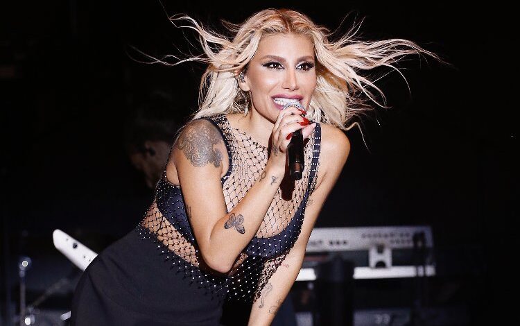 İrem Derici’ye nazar değdi! ‘Namus elden gitmesin’ diyerek kıyafetini değiştirdi! İrem Derici’ye nazar değdi! ‘Namus elden gitmesin’ diyerek kıyafetini değiştirdi!