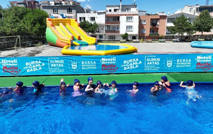 Bursa’da okul bahçeleri çocukları serinletiyor! Bursa’da okul bahçeleri çocukları serinletiyor!