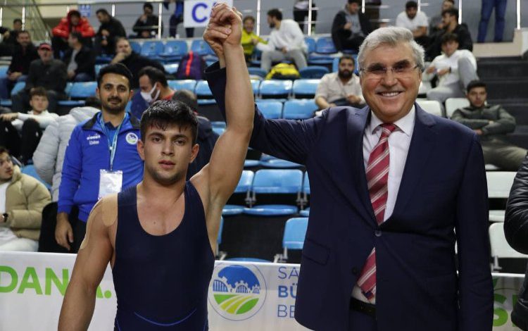 Sakaryalı güreşçi Türkiye şampiyonu oldu