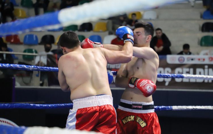 Kick Boksçular Kocaeli’de buluştu Kick Boksçular Kocaeli’de buluştu