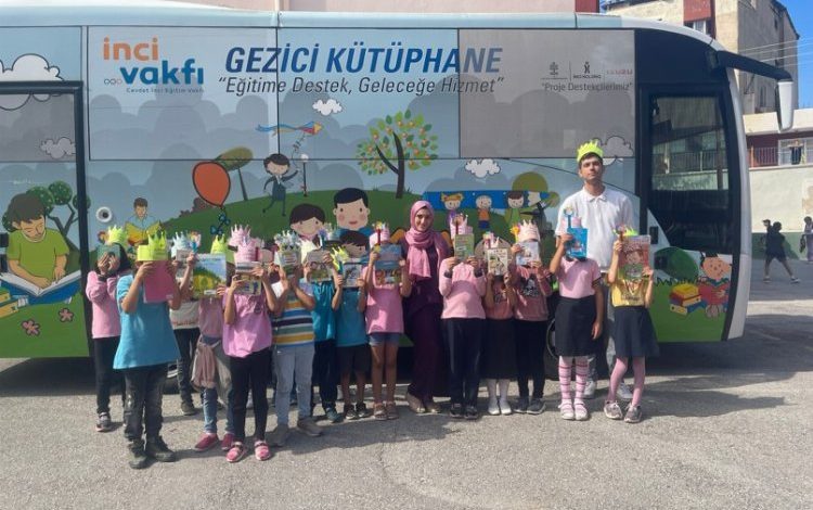 Anadolu Isuzu çocukları kitaplarla buluşturuyor Anadolu Isuzu çocukları kitaplarla buluşturuyor