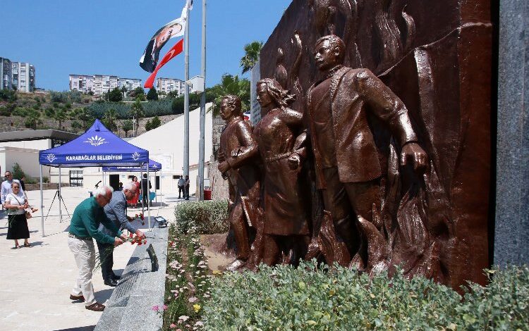 İzmir Karabağlar’da aydınlar özlemle anıldı