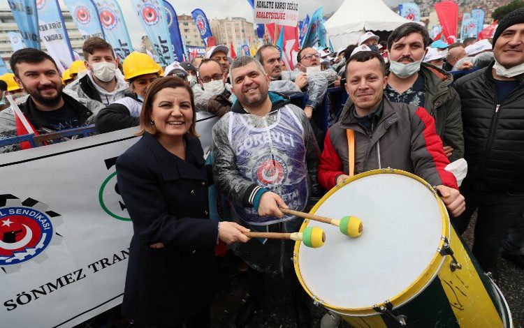 Kocaeli İzmit’te metal işçilerini yalnız bırakmadı Kocaeli İzmit’te metal işçilerini yalnız bırakmadı