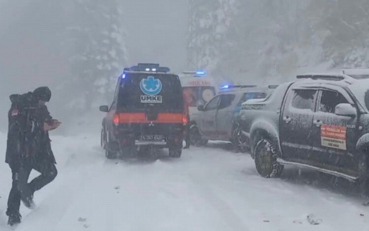 Bolu’da kar ve tipi nedeniyle turistler mahsur kaldı Bolu’da kar ve tipi nedeniyle turistler mahsur kaldı