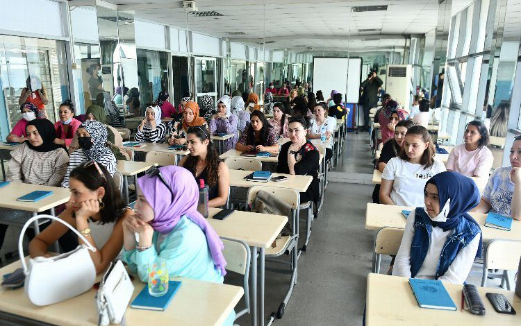 Kadın istihdamına katkı! Çocuk bakıcısı eğitimlerinin ikincisi başladı Kadın istihdamına katkı! Çocuk bakıcısı eğitimlerinin ikincisi başladı