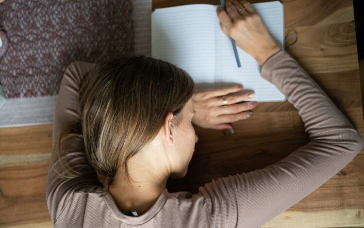 Sürekli ‘ders çalış’ söylemi doğru değil! Sürekli ‘ders çalış’ söylemi doğru değil!