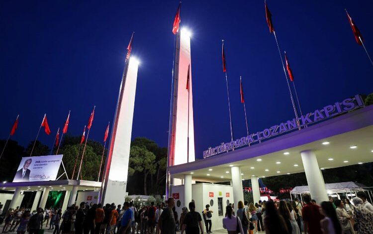 92. İzmir Enternasyonal Fuarı ziyaretçilerini bekliyor 92. İzmir Enternasyonal Fuarı ziyaretçilerini bekliyor