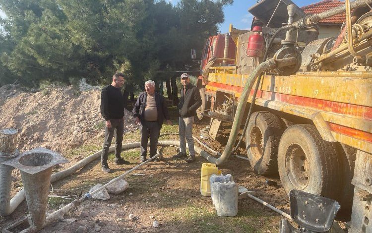 Akhisar Çanakçı Mahallesinde sondaj çalışmaları başladı Akhisar Çanakçı Mahallesinde sondaj çalışmaları başladı