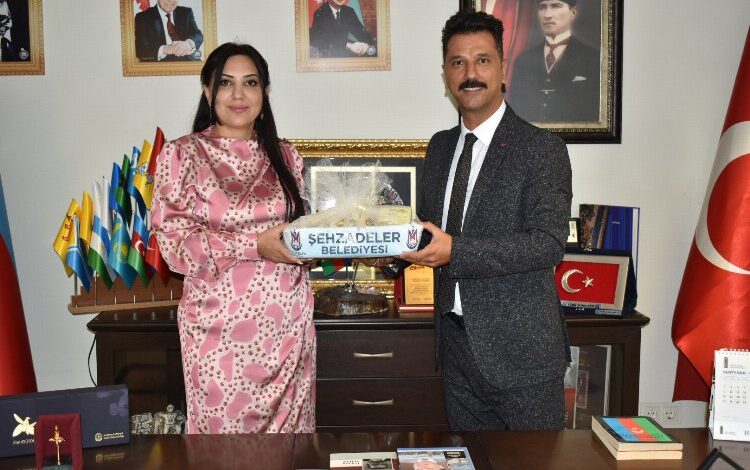 Siirtli başkandan Manisalı Azerilere ziyaret Siirtli başkandan Manisalı Azerilere ziyaret