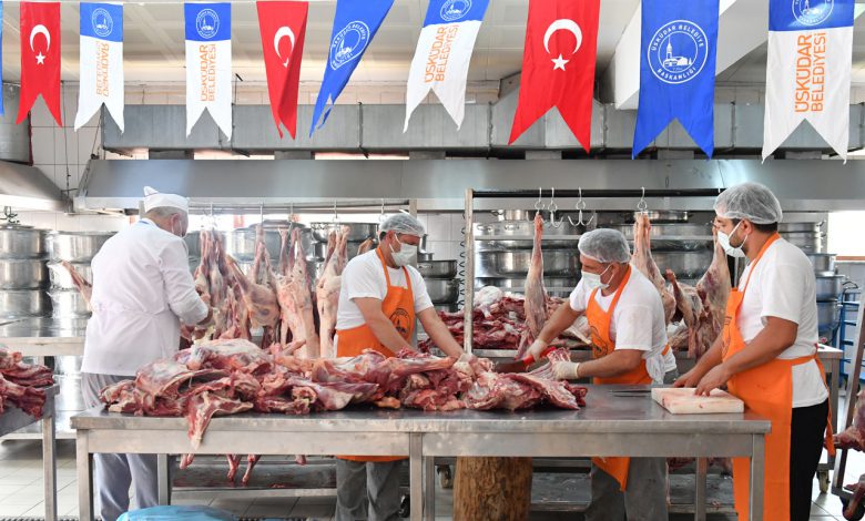 İstanbul Üsküdar’da 30 ton kurban eti dağıtıldı