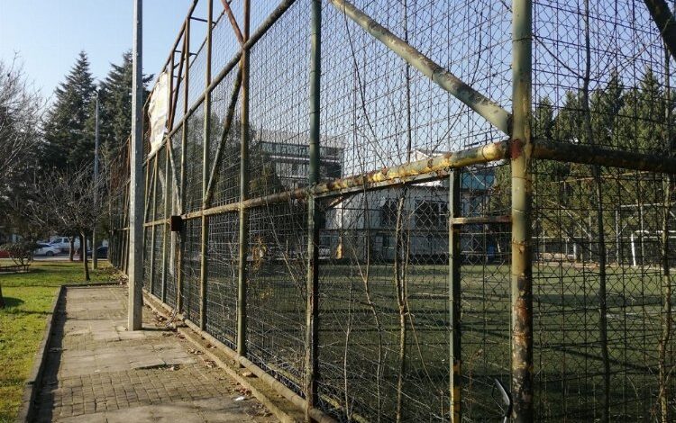 Kocaeli’de futbol sahaları elden geçiriliyor