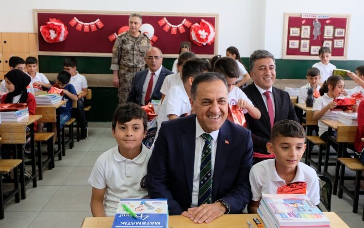 Bingöl Valisi Usta ilk derste öğrencileri yalnız bırakmadı