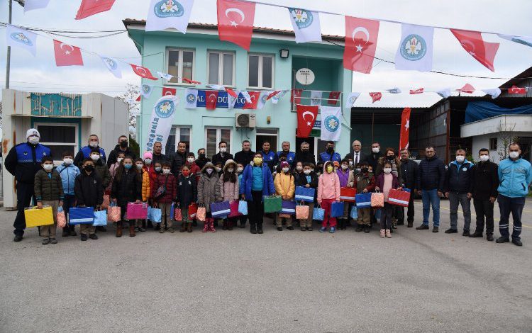 Manisa’da Yerli Malı Haftasında sebze ve meyve hali gezildi