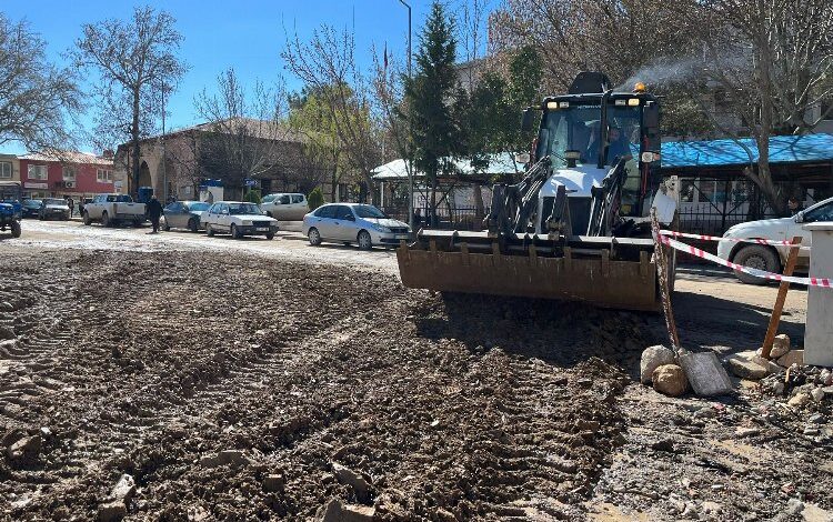 İzmit, Adıyaman’da selin izlerini siliyor