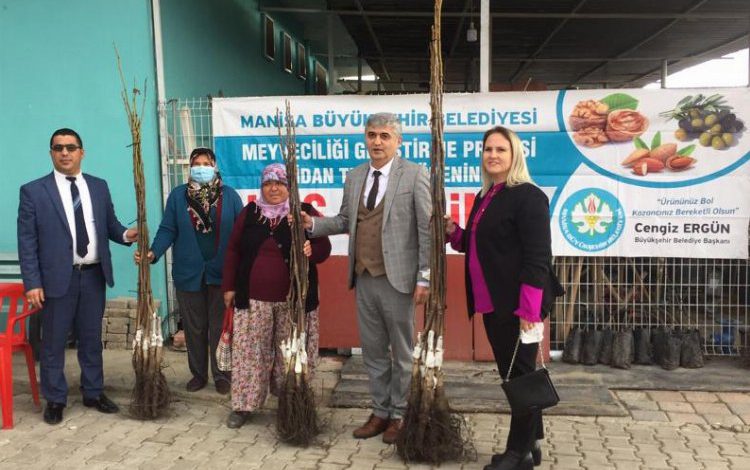 Manisa’da üreticiye 110 meyve fidanı Manisa’da üreticiye 110 meyve fidanı