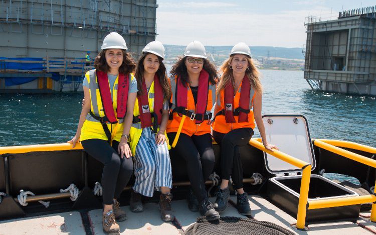 Türkiye’nin yeni mühendis kızları Türkiye’nin yeni mühendis kızları