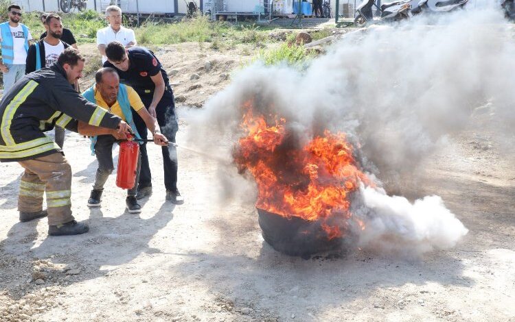Hatay’dan konteyner kentlerde yangına müdahale eğitimi Hatay’dan konteyner kentlerde yangına müdahale eğitimi