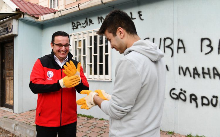Bursa Mustafakemalpaşa’da Başkan’dan gençlere teşvikli mesaj Bursa Mustafakemalpaşa’da Başkan’dan gençlere teşvikli mesaj