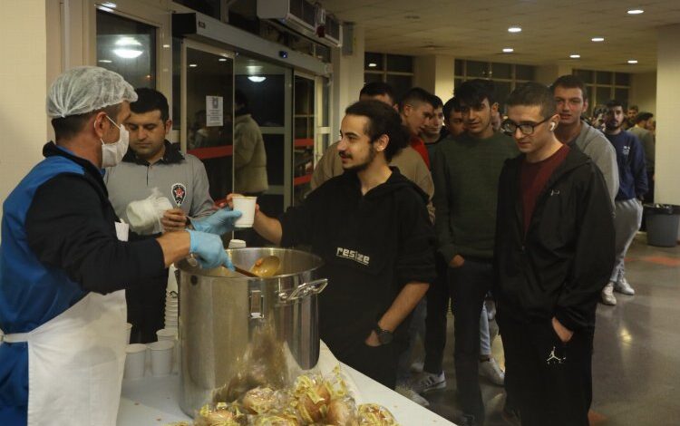 Dokuz Eylül’de vize öncesi çorba ikramı