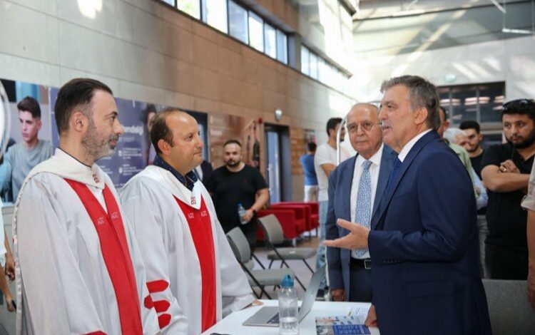 Abdullah Gül Üniversitesi’nde mezuniyet sevinci Abdullah Gül Üniversitesi’nde mezuniyet sevinci